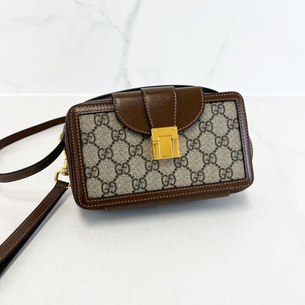 Gucci supreme Pouch / Crossbody