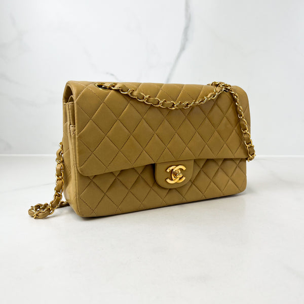 Chanel Vintage Beige Medium Classic Flap Lambskin Shoulder Bag GHW