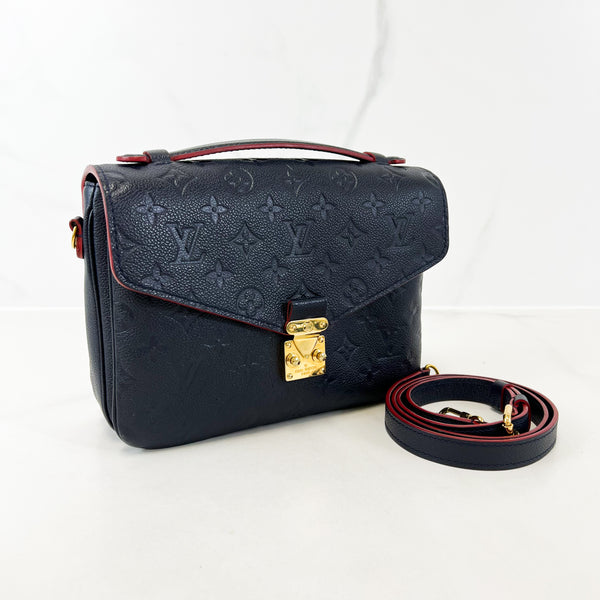 Louis Vuitton Pochette Metis in Marine Rouge