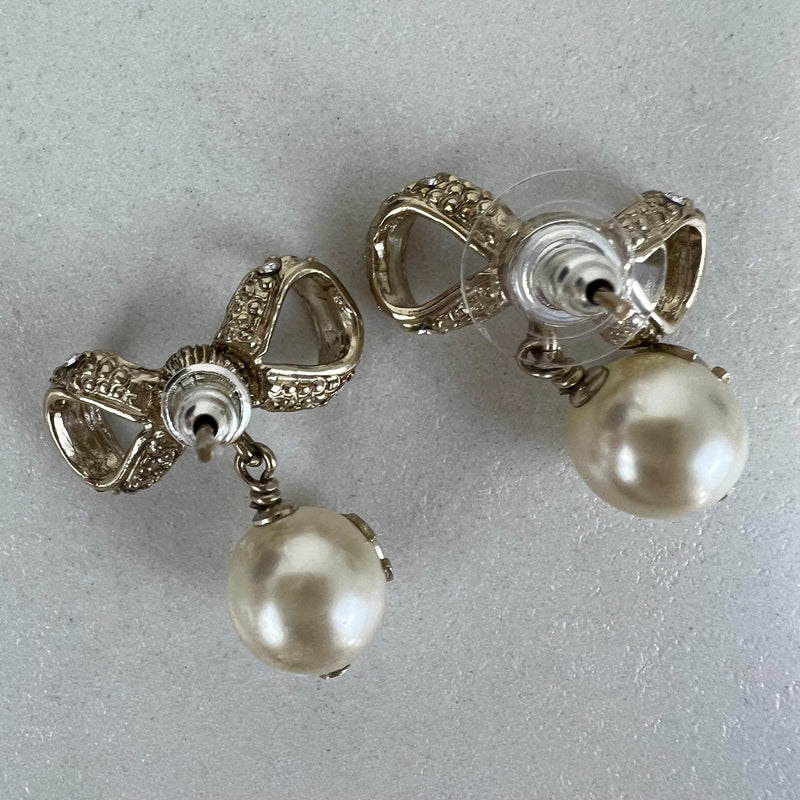 Ivory Classic Freshwater Pearl Stud Beaded Earrings | Cheyanne Symone